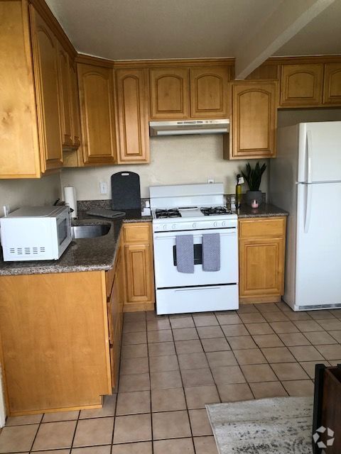 Building Photo - 340 Gifford Ave Unit 4- Rental