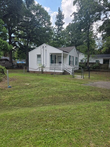 2932 Alabama Dr