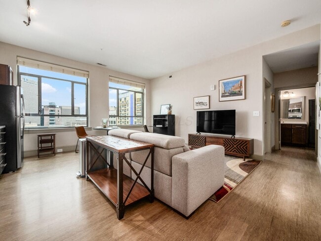 Photo - 51 N High St Unit 804