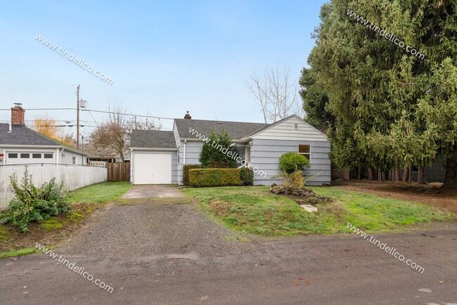 Cozy Single-Level Home with Fenced Yard wi... - Cozy Single-Level Home with Fenced Yard wi...