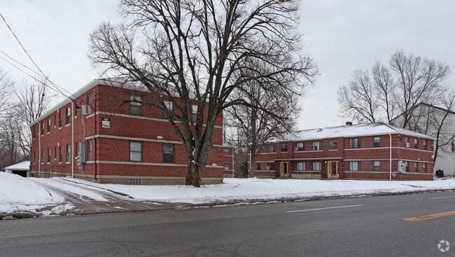 Mt Airy Horseshoe Apartments