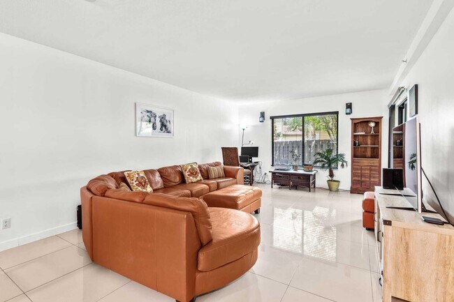 Photo - 1665 Cabot Ln Unit A3