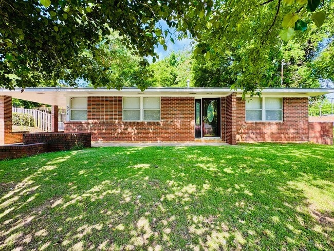 This Adorable 3 Bedroom is READY FOR MOVE IN! - This Adorable 3 Bedroom is READY FOR MOVE IN! House