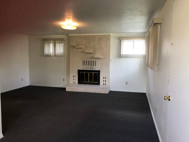 Photo - 331 NW Cleveland St Unit Lower