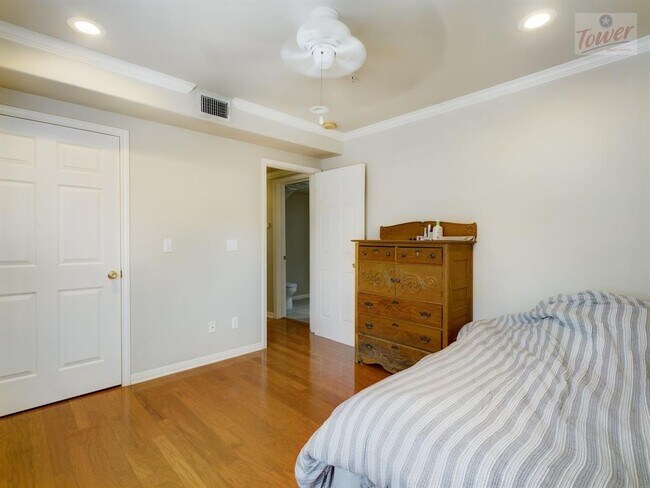 Photo - 3007 Speedway Unit 3