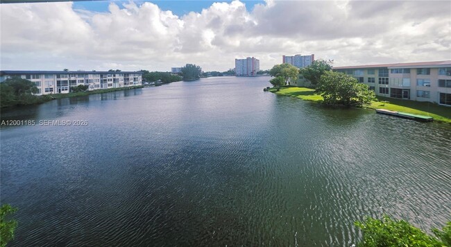 Building Photo - 1350 NE 191st St Unit B306