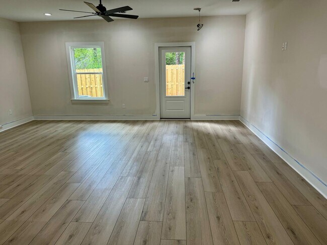 Photo - 362 Cloverdale Blvd