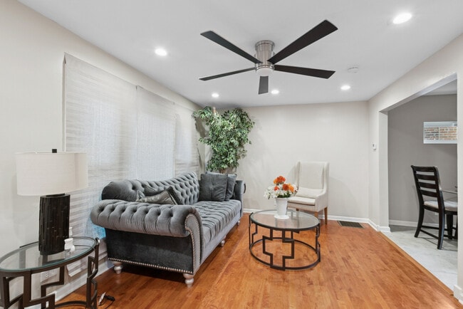 Photo - 9127 S Essex Ave