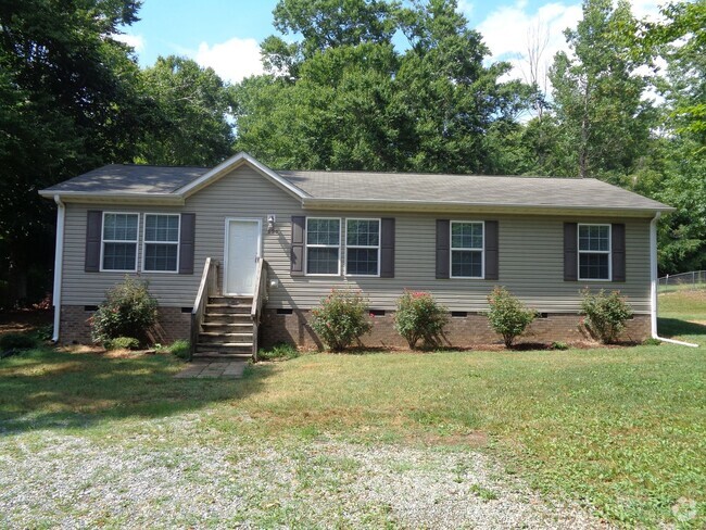 Building Photo - One Level House FOR RENT with a Country Se...