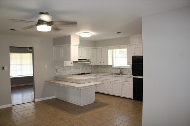 Photo - 121 Mary Ln
