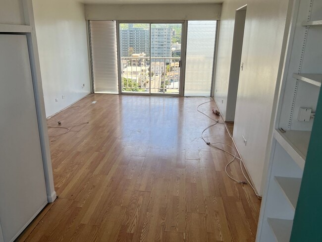 Building Photo - 3 Bedroom / 1.5 Bath in Honolulu Rental