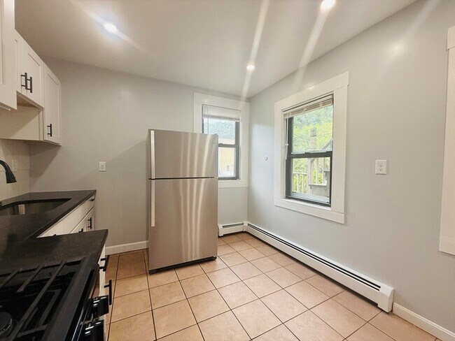 Photo - 183 Windsor St Unidad 1 Rental