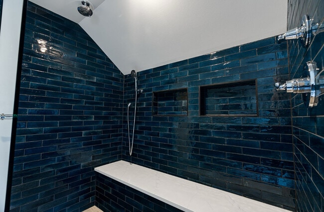 Photo - 522 NE Royal Ct