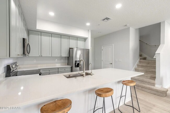 Photo - 143 W Fulton St Casa