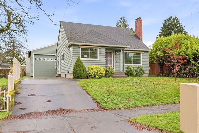 Building Photo - Charming 3-Bed, 2-Bath Bungalow in North Portland