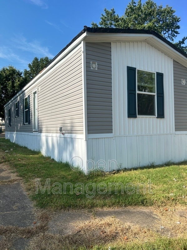 Photo - 16 English Village Park