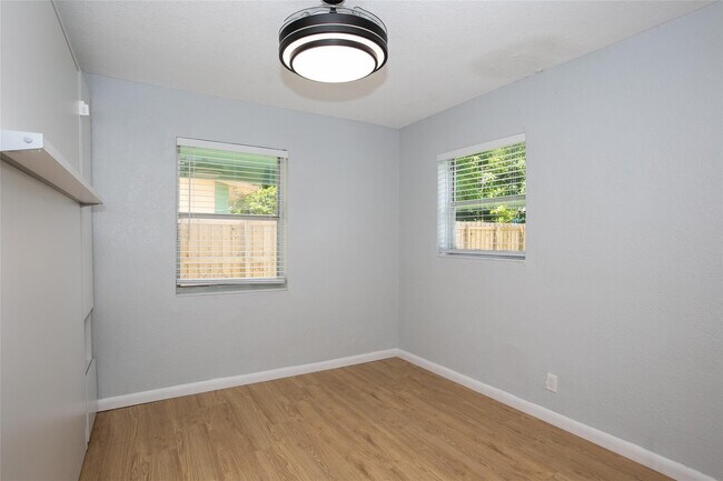 Photo - 1135 NW 6th Ave