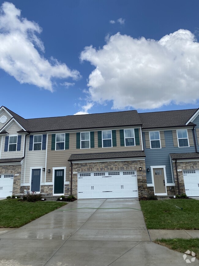 Building Photo - 1343 Crescent Ridge Dr Rental