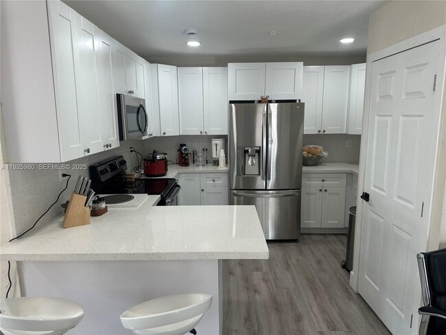 Photo - 659 E 19th St