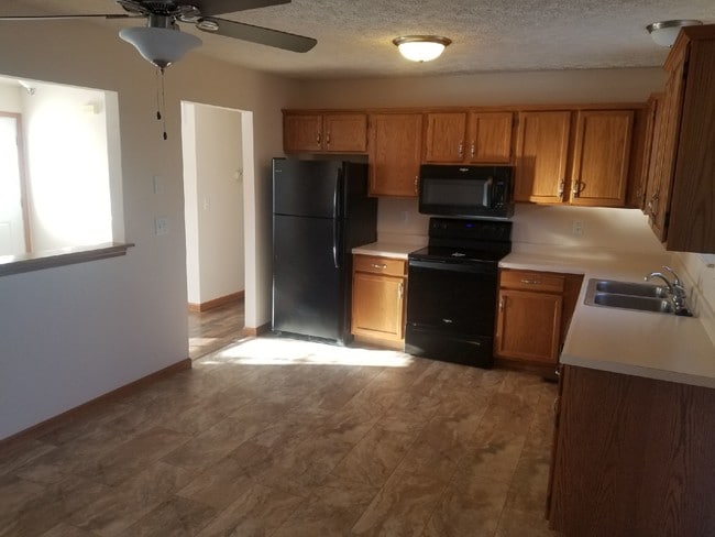 Photo - 154 Helen Pl