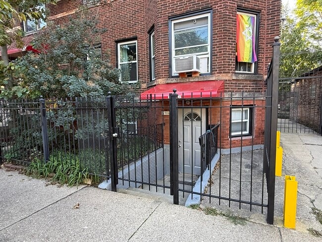 Building Photo - 6906 N Wayne Ave Unit BN
