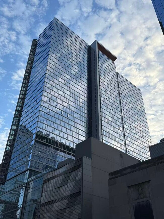 Building Photo - 25 W Randolph St Unit 3408 Rental