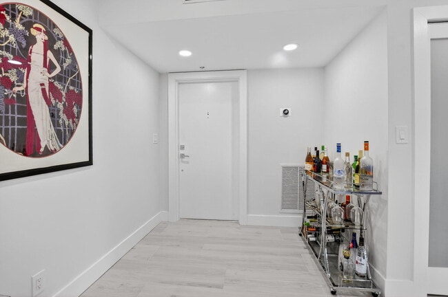 Building Photo - 7802 Lakeside Blvd Unit 734