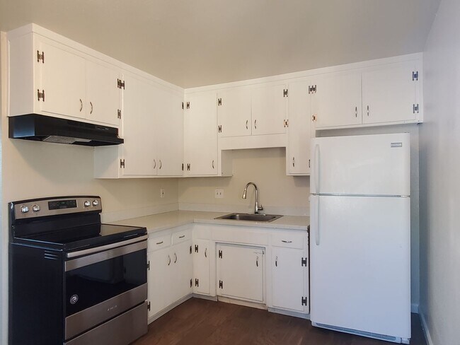 Photo - 3220 Williamsburg Dr Unit 4