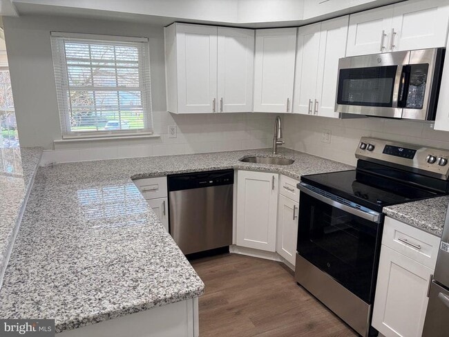 Building Photo - 1905 Bennett Pl