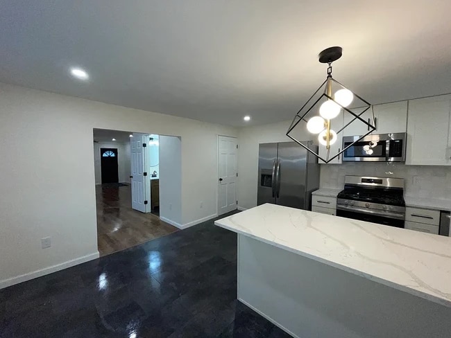 Cocina 2 - 417 Ella St