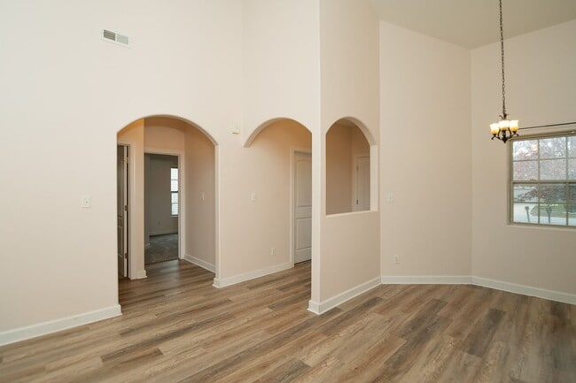 Photo - 3 bedroom / 2 bathroom Duplex for rent in Hobart