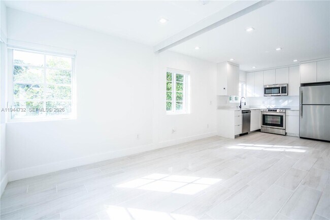 Photo - 960 Jefferson Ave Unidad 201