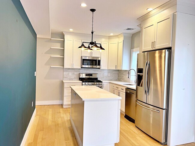 Photo - 186 Havre St Unit 8
