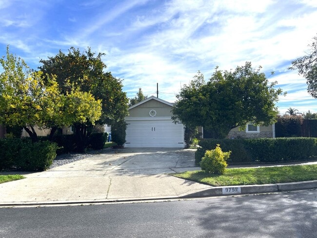Photo - 9752 Monogram Ave