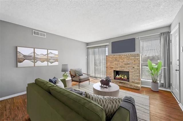 Building Photo - 1810 N Garrett Ave Unit 206