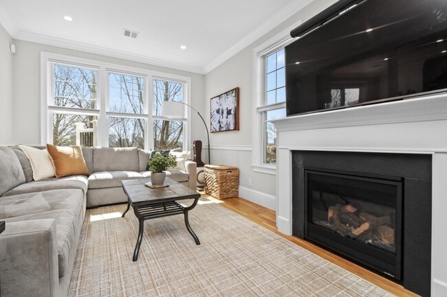 Photo - 322 Bunker Hill St Unit B