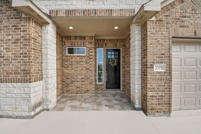Photo - 2003 Marthoman Drive