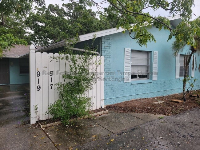 Photo - 917 Lake Palms Dr