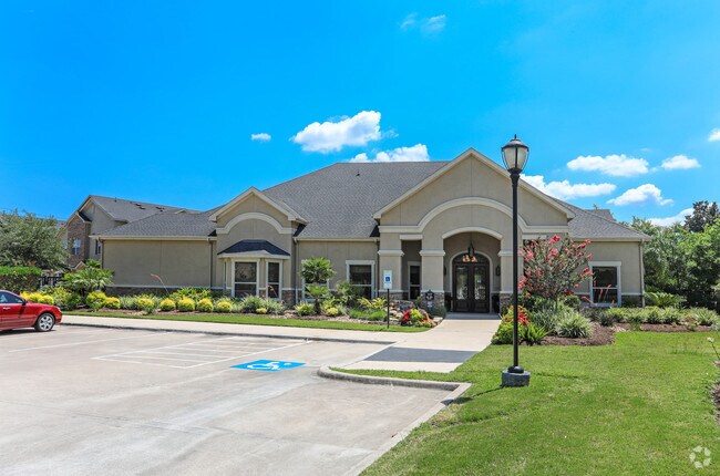 Oficina de arrendamiento - Villas at Huffmeister