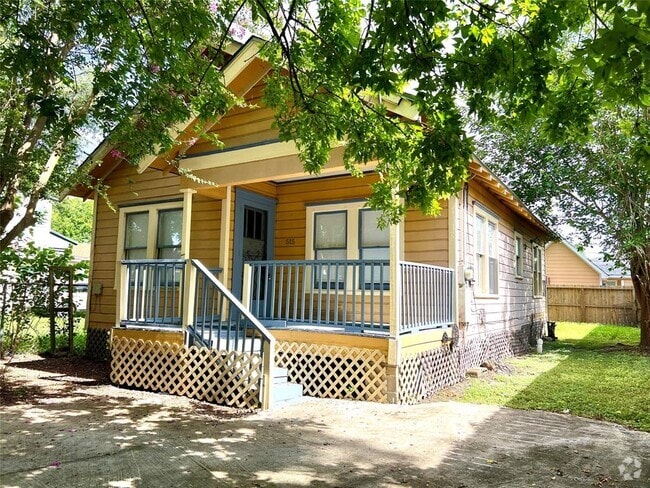 Building Photo - 515 E 40th St Rental