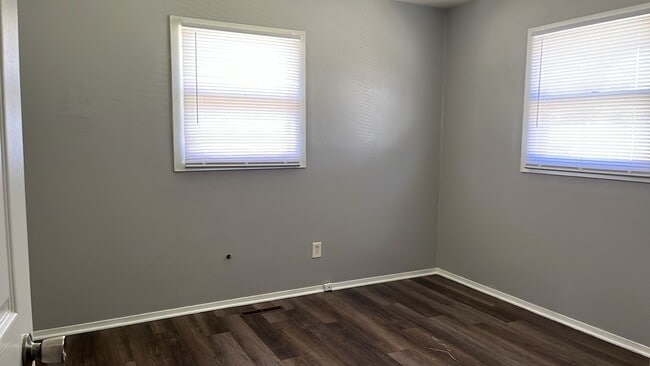 Photo - 2050 Hebron Ave