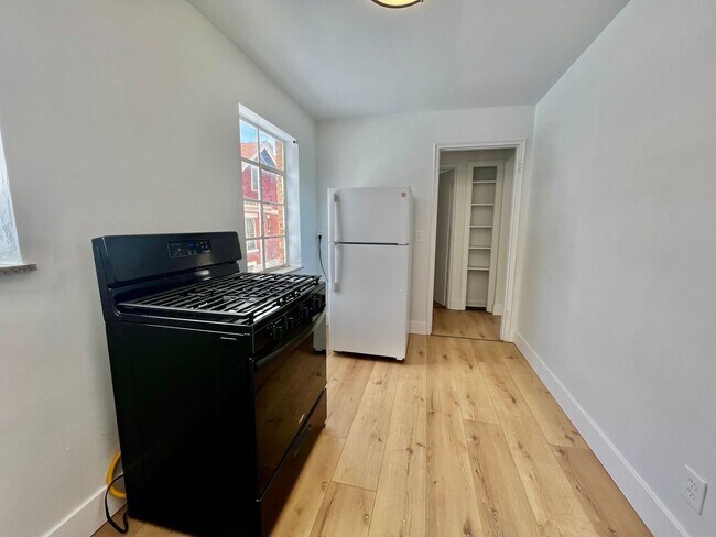 1087 Grand Ave Unit 2
