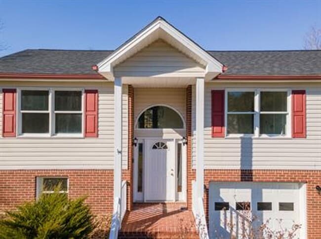 Photo - Spacious House In Christiansburg