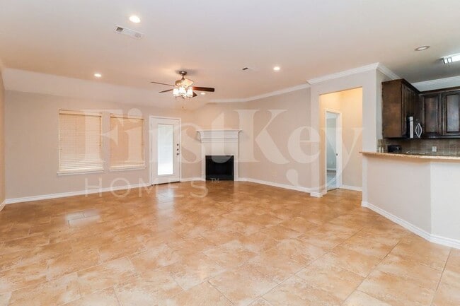 Photo - 2010 Lindentree Dr