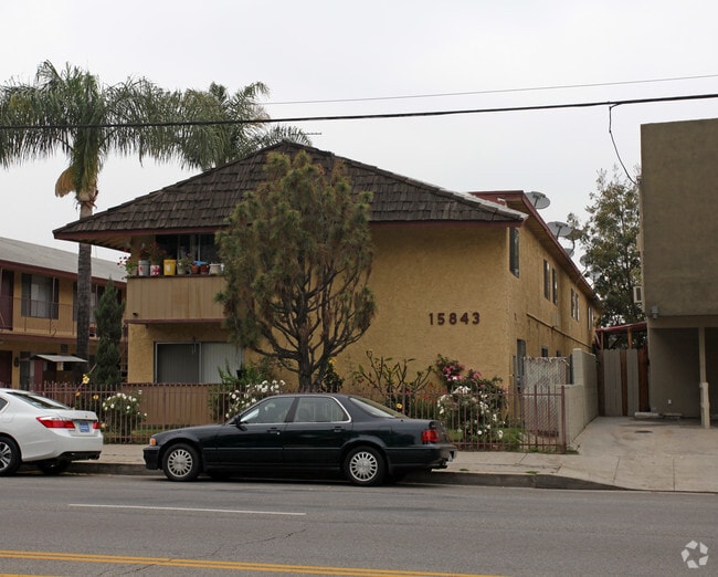 15843 Saticoy St