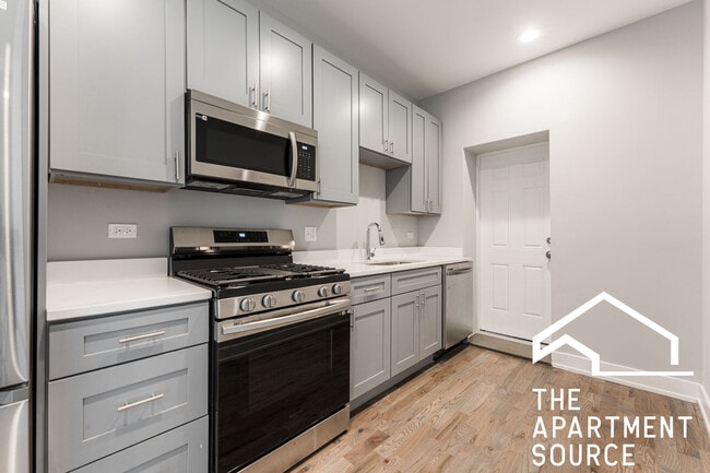 Building Photo - 926 W 32nd Pl Unit 2F