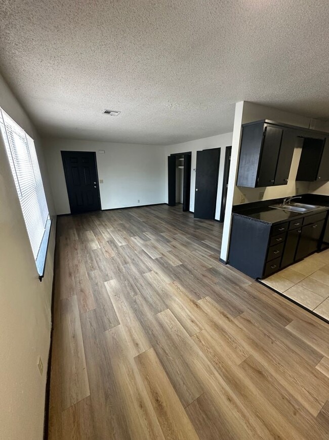 Building Photo - Bartlesville Cara Manor Unit 19