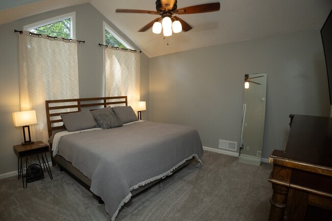 Photo - 744 Starmist Ct NE