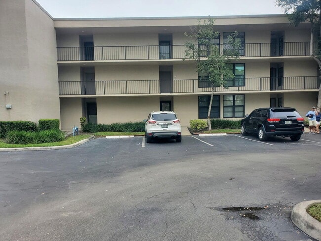 Building Photo - 1 Royal Palm Way Unit 301