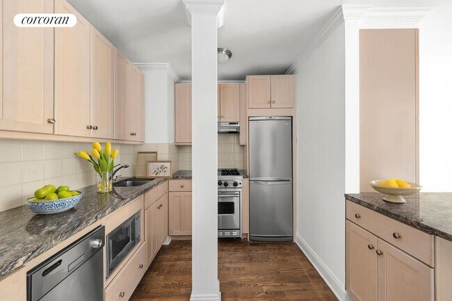 Photo - 201 E 25th St